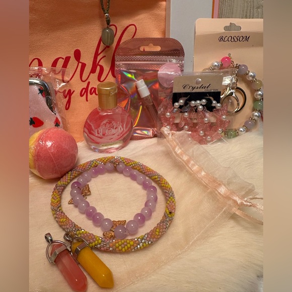 Sparkle & Bloom Fish Fam GiftAway Set - Picture 3 of 5